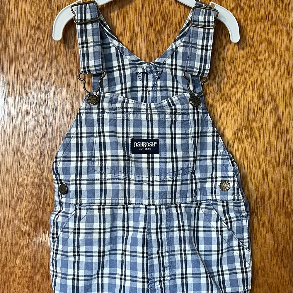 Oshkosh B’gosh Baby Boy Overalls. Size 24 months. In great condition.